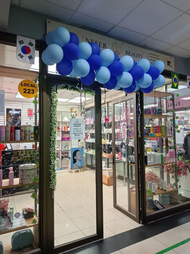 Entrada de la tienda Nefer Beauty, local 223 del Mall Plaza Lila